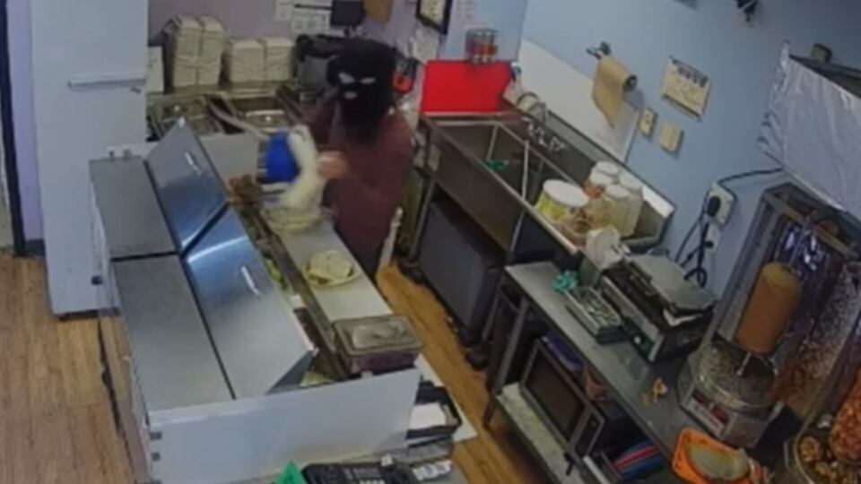 Extended: Suspect uses machete to steal donair meat