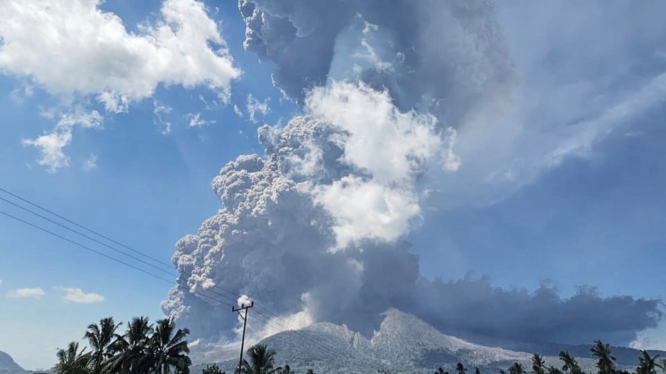 Indonesia’s Mount Lewotobi Laki-Laki eruption caught on camera