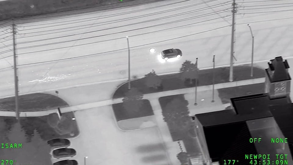Aerial footage shows police takedown of vehicle travelling on rims in Georgina, Ont.