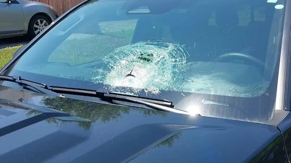 Rocks thrown at moving vehicles, Niagara police searching for suspects