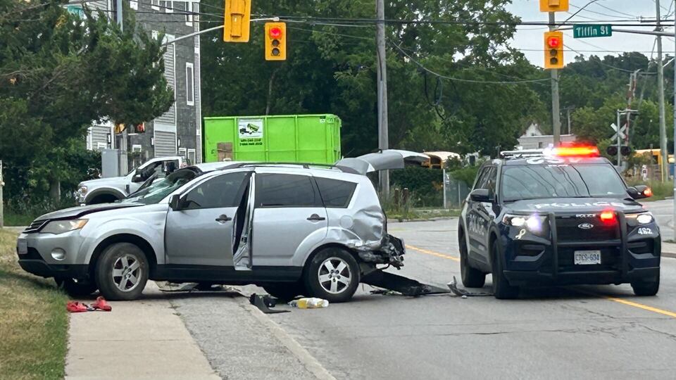 Barrie rollover ends in dramatic takedown