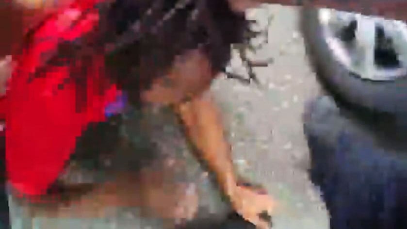Police break driver’s window, punch him while dragging him out of car for resisting arrest