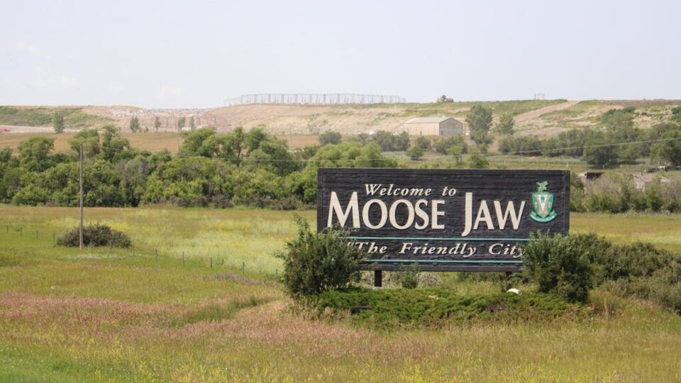 Moose Jaw city council moves forward with housing bylaw change