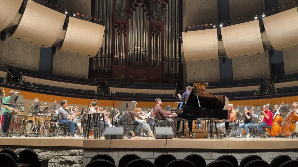Local paralyzed concert pianist returns to the stage with new tool