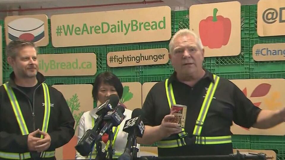 Ford, Chow visit Toronto's Daily Bread Food Bank