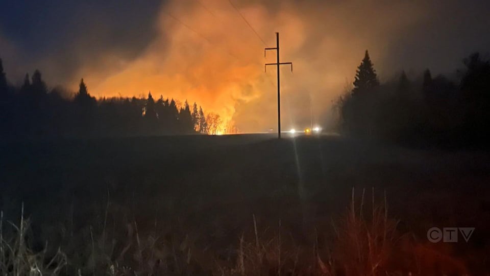 How fire crews across rural Saskatchewan are coming together to battle wildfires