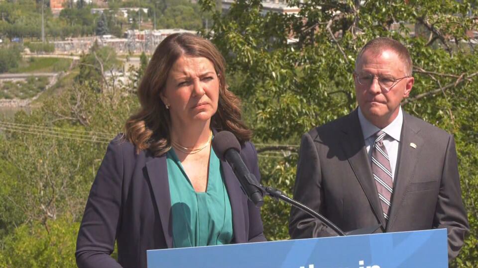 Danielle Smith demands apology, retraction for wildfire report