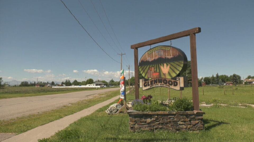 Teen's body found in abandoned vehicle near Glenwood