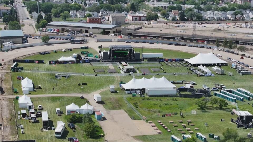 Def Leppard, Weezer coming to Edmonton this weekend