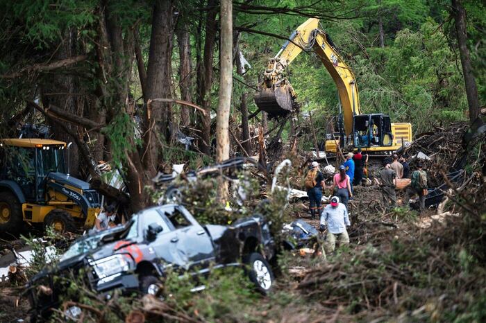 Texas crews search nearly 42 kilometers in ‘extremely challenging’ rescue efforts