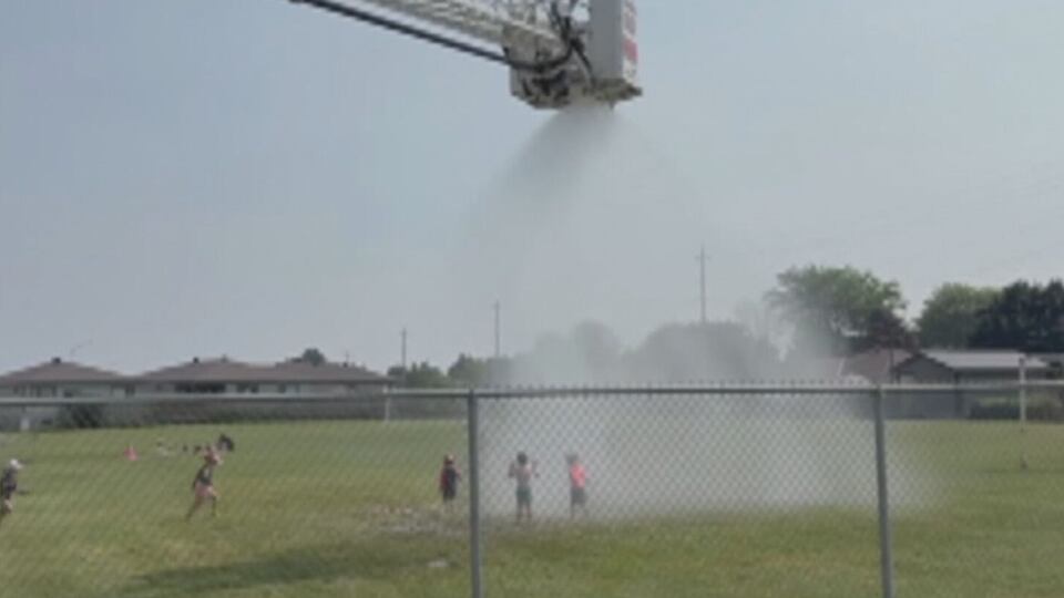 Firefighters in Arnprior help kids cool off