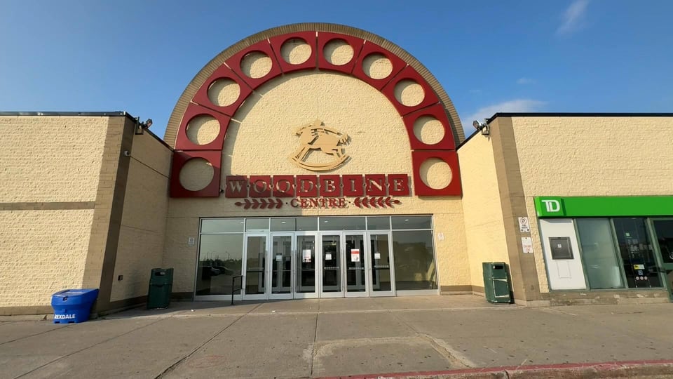 Multiple suspects sought after robbery at Woodbine Shopping Centre