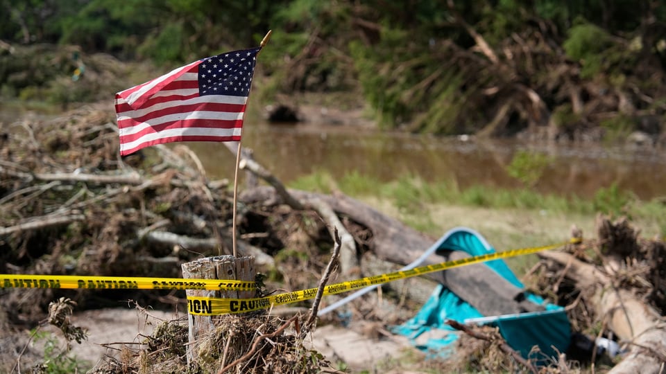 Texas officials were unaware of flood that killed over 100 people hours after first public warning was issued