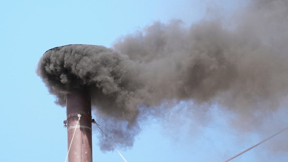Black smoke emerges from Sistine Chapel chimney for a second time