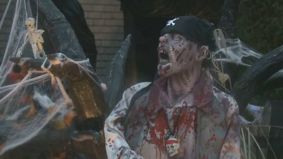 Halloween Home Tour: Sunnyside Drive in Stittsville