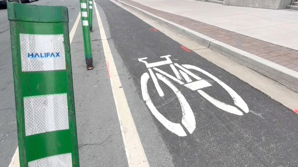 N.S. premier calls for Halifax to reverse bike lane decision